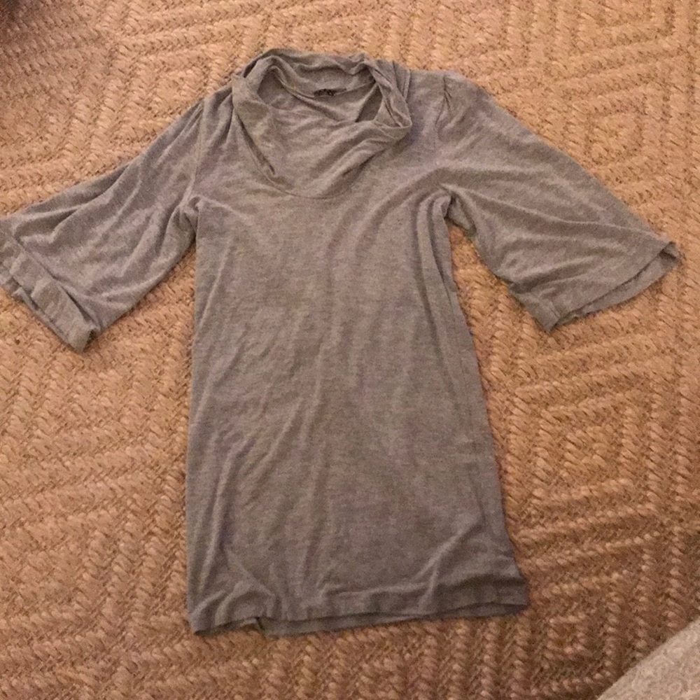Grey tee