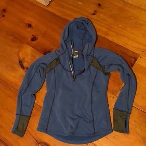 Avalanche women’s 1/4 zip fleece hoodie. Medium