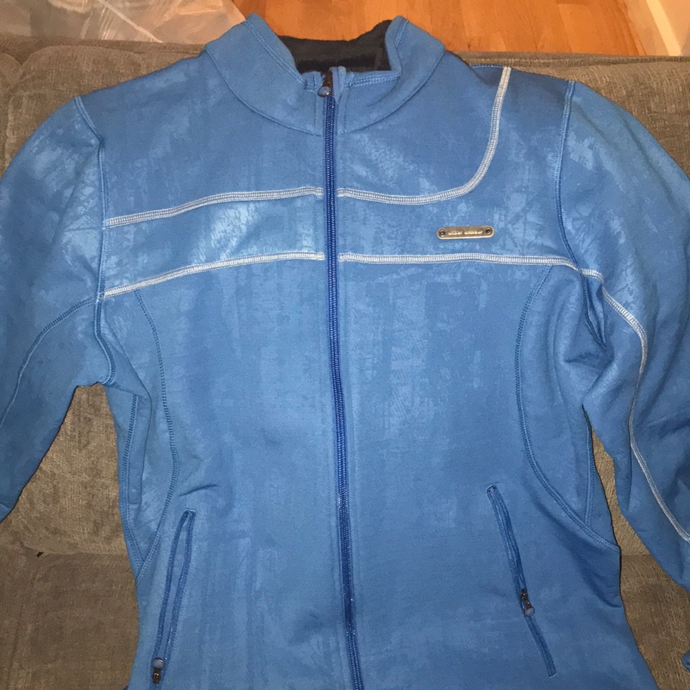 Never worn, Under Armour zip up, fleece lined!