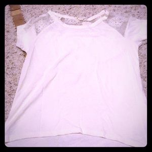 Kids shoulder lace white shirt.