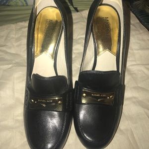 Black Michael Kors platform pumps!