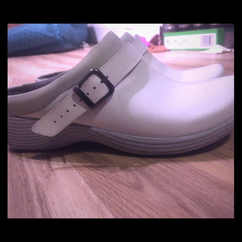 DANKSO WORK WONDER SHOES SZ 9