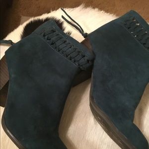 O’Neill booties turquoise size 7