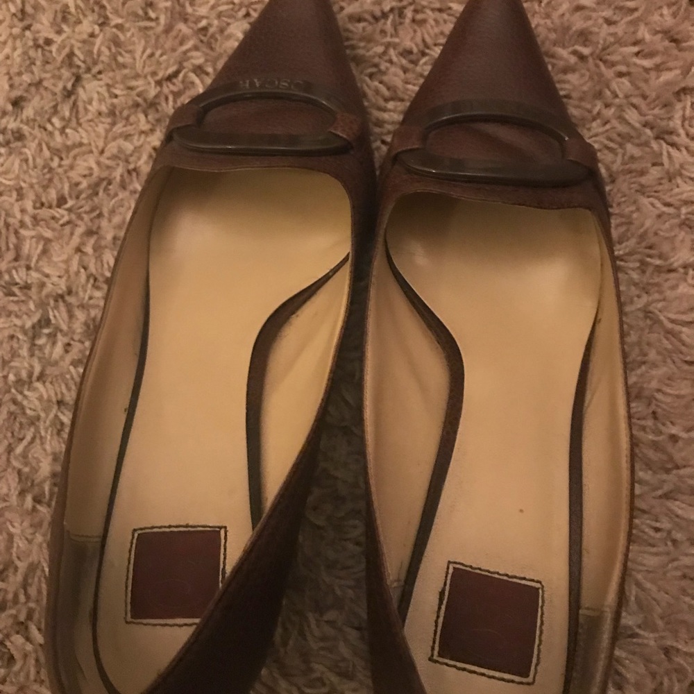 Brown Oscar kitten heels