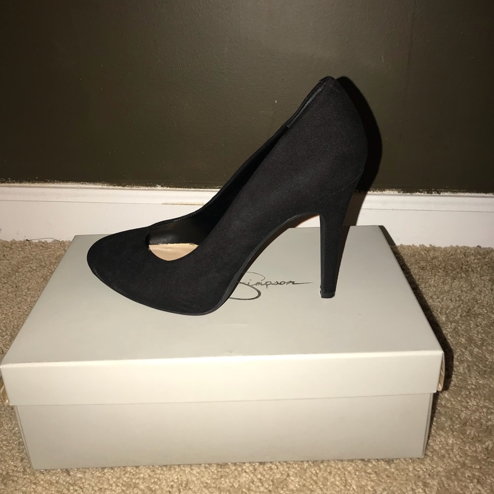 Black pumps! Staple item