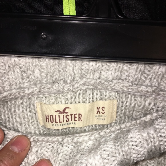 Off the shoulder sweater! - Picture 3 of 3