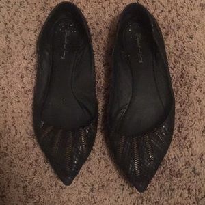 ✨ Elizabeth and James Black Leather Flats ✨