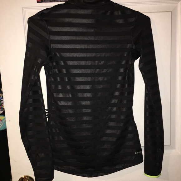 SOLD!!! Nike Dri-fit sweater, half zip - Picture 2 of 3