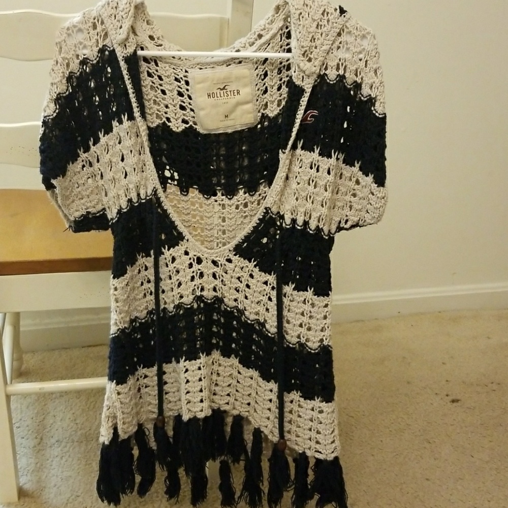 Hollister crochet hooded short sleeve shirt