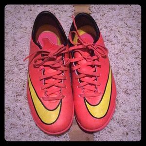 Barely worn kids Nike shoes