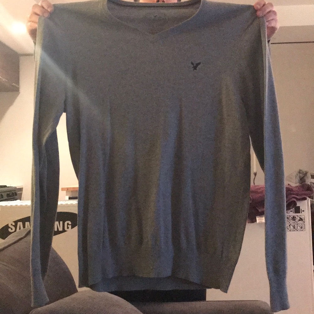American Eagle v neck sweater, like new!