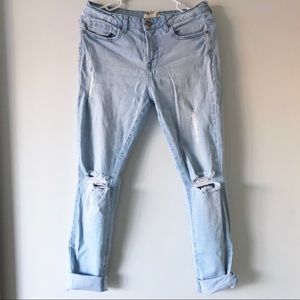 FOREVER 21 RIPPED BLUE BOYFRIEND JEANS
