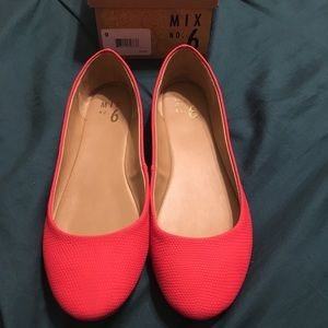 Mix No. 6 Coral flats size 9