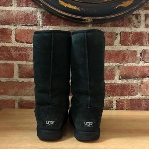 UGG Women’s (size 7) 💕 / authentic black boots