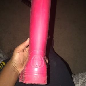 I’m selling my little girl Gucci rain boots.