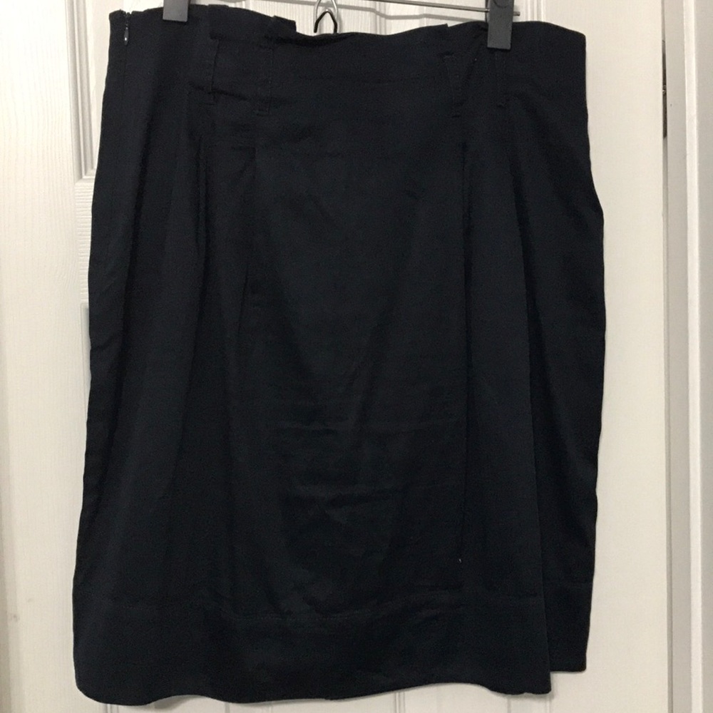 Ann Taylor navy blue skirt