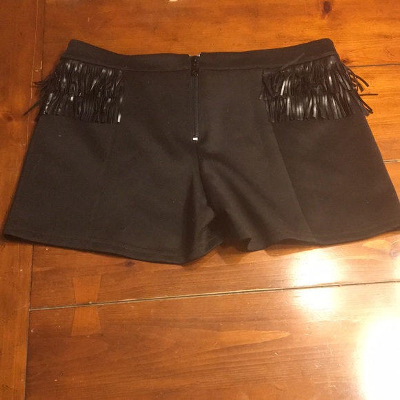 Gorgeous unique black shorts with fridge detail! - Picture 4 of 5