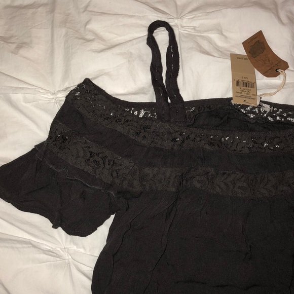 Cold Shoulder Top - Picture 2 of 3