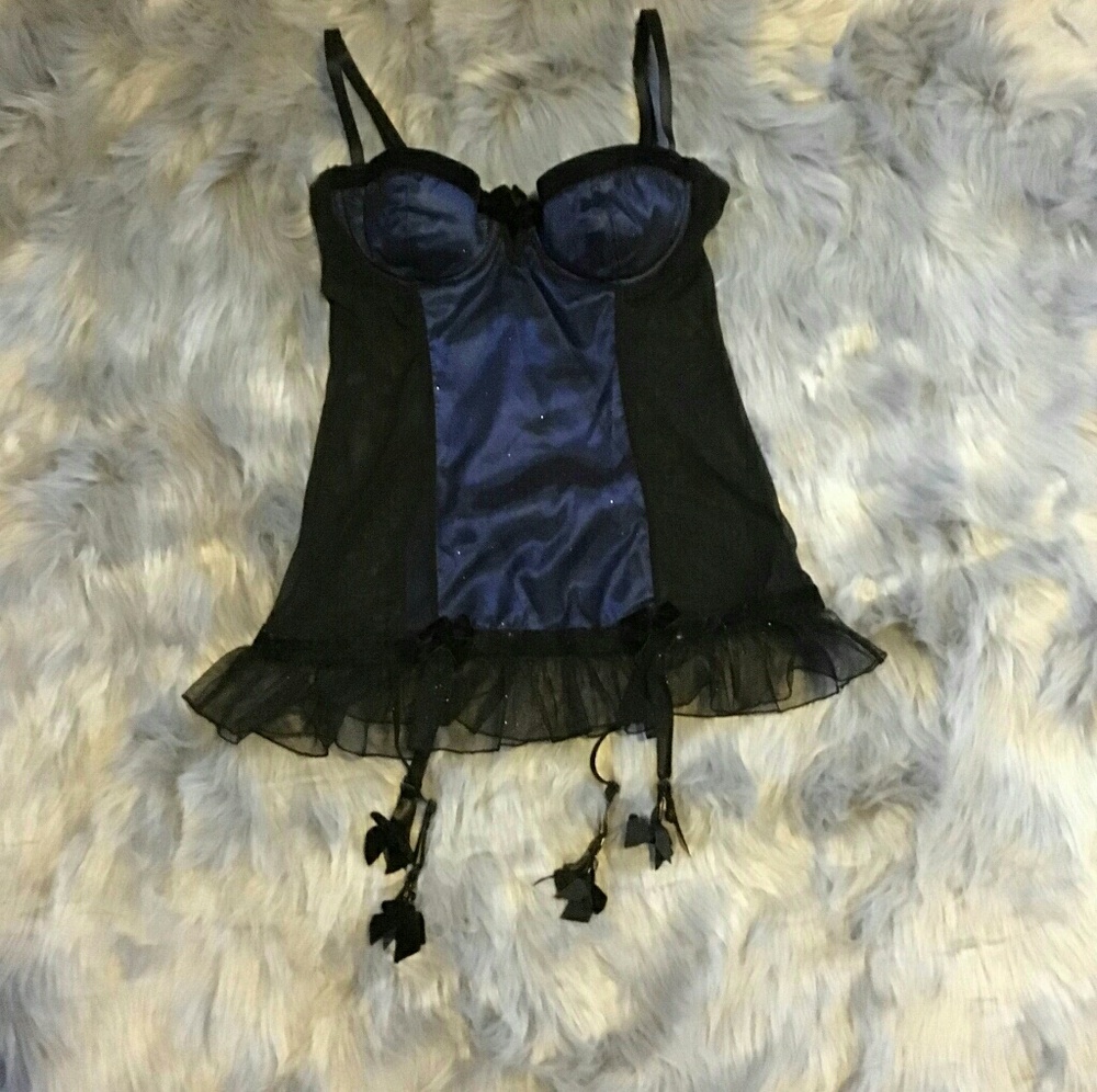 Black and blue fitted chemise