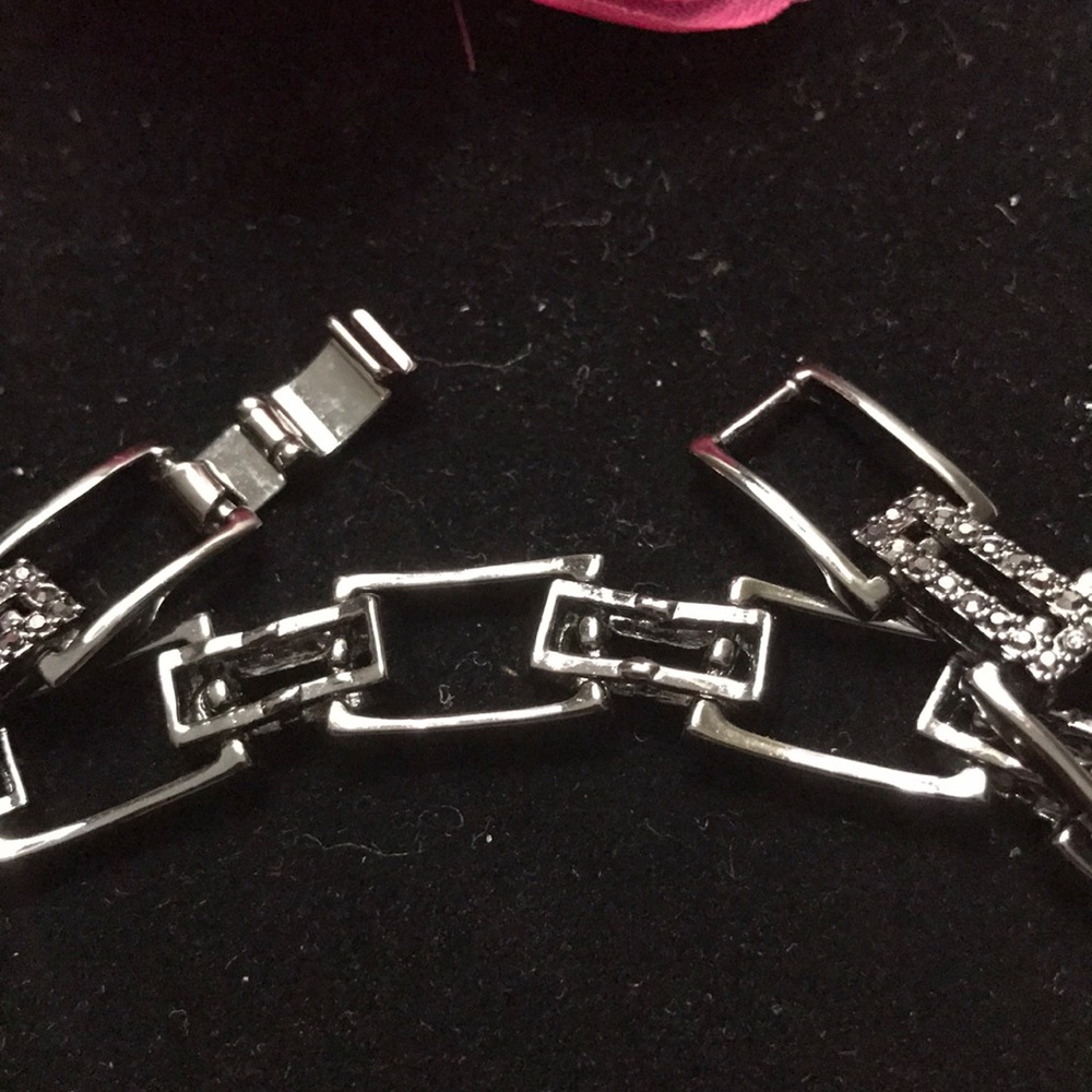 Gunmetal & crystal Lia Sophia bracelet - Picture 4 of 5