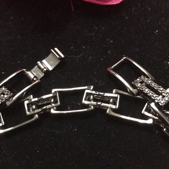 Gunmetal & crystal Lia Sophia bracelet - Picture 4 of 5