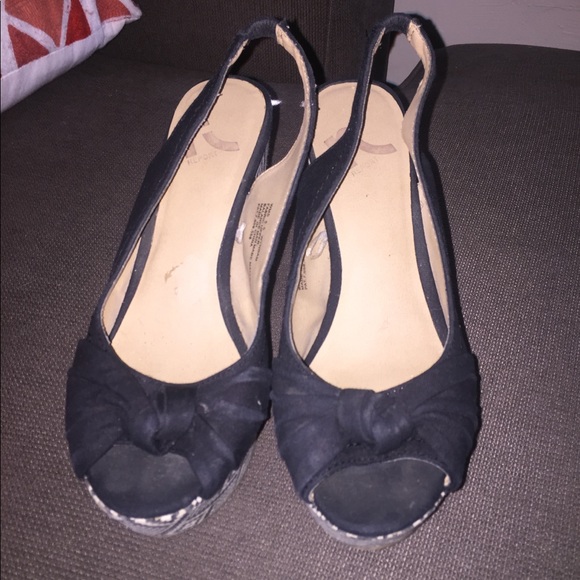 Women’s shoes - Picture 1 of 2