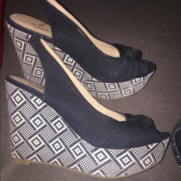 Women’s shoes - Picture 2 of 2