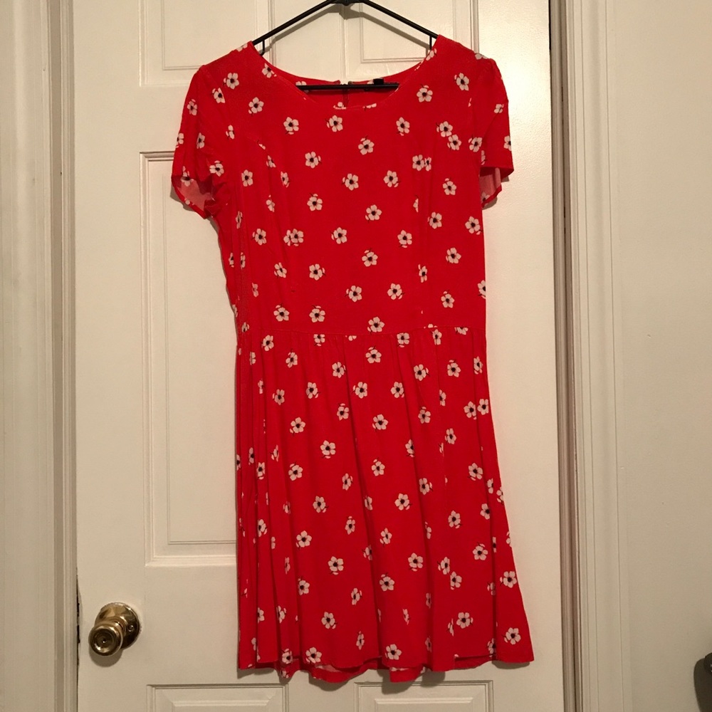⭐️Gap women’s red floral dress size 10 ⭐️