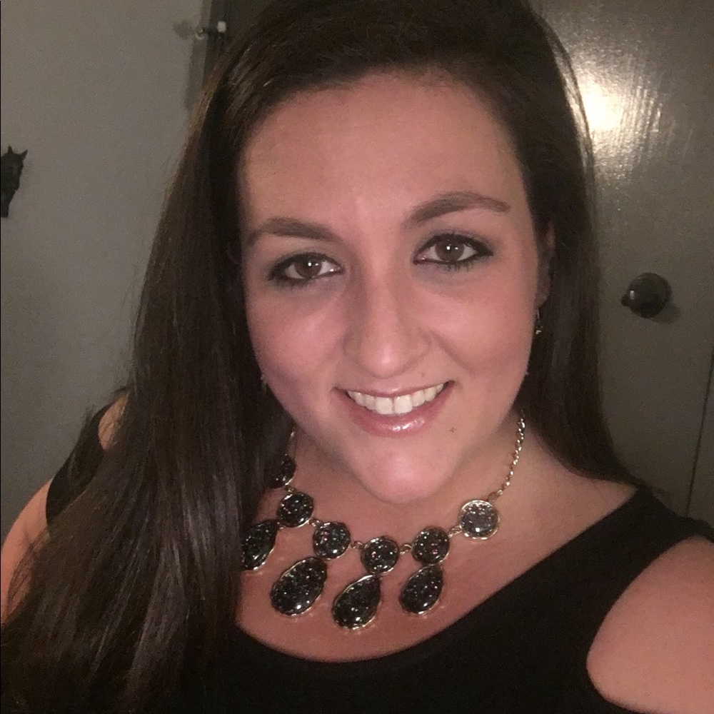 Meet your Posher, Elizabeth