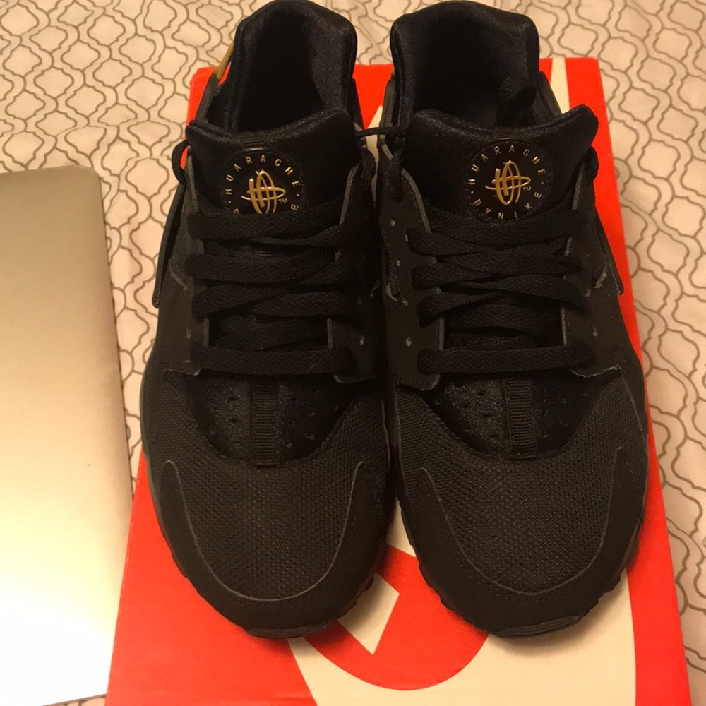Shoes - Picture 2 of 6