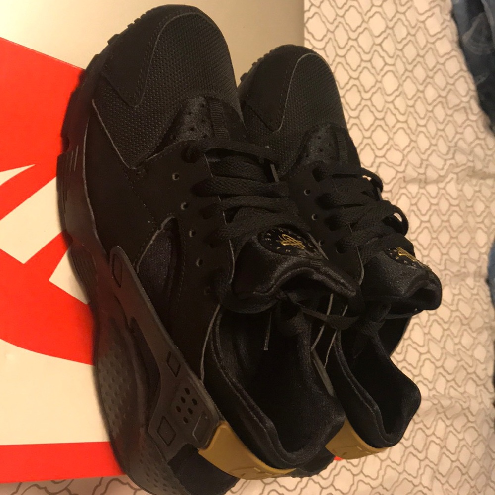 Shoes - Picture 3 of 6
