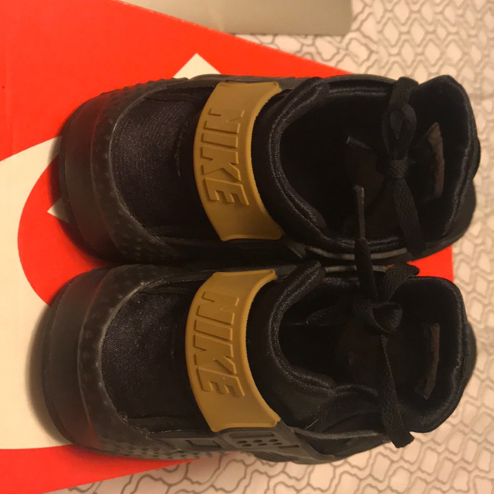 Shoes - Picture 4 of 6