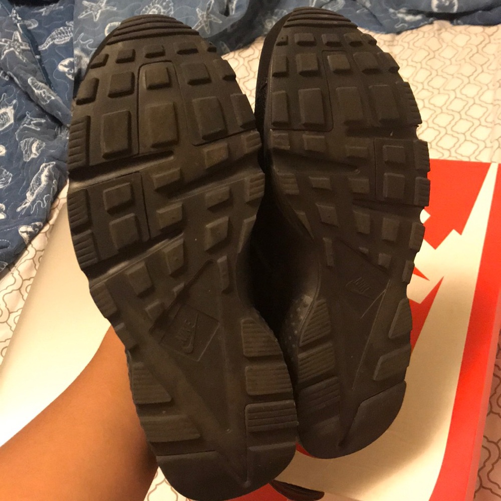 Shoes - Picture 5 of 6