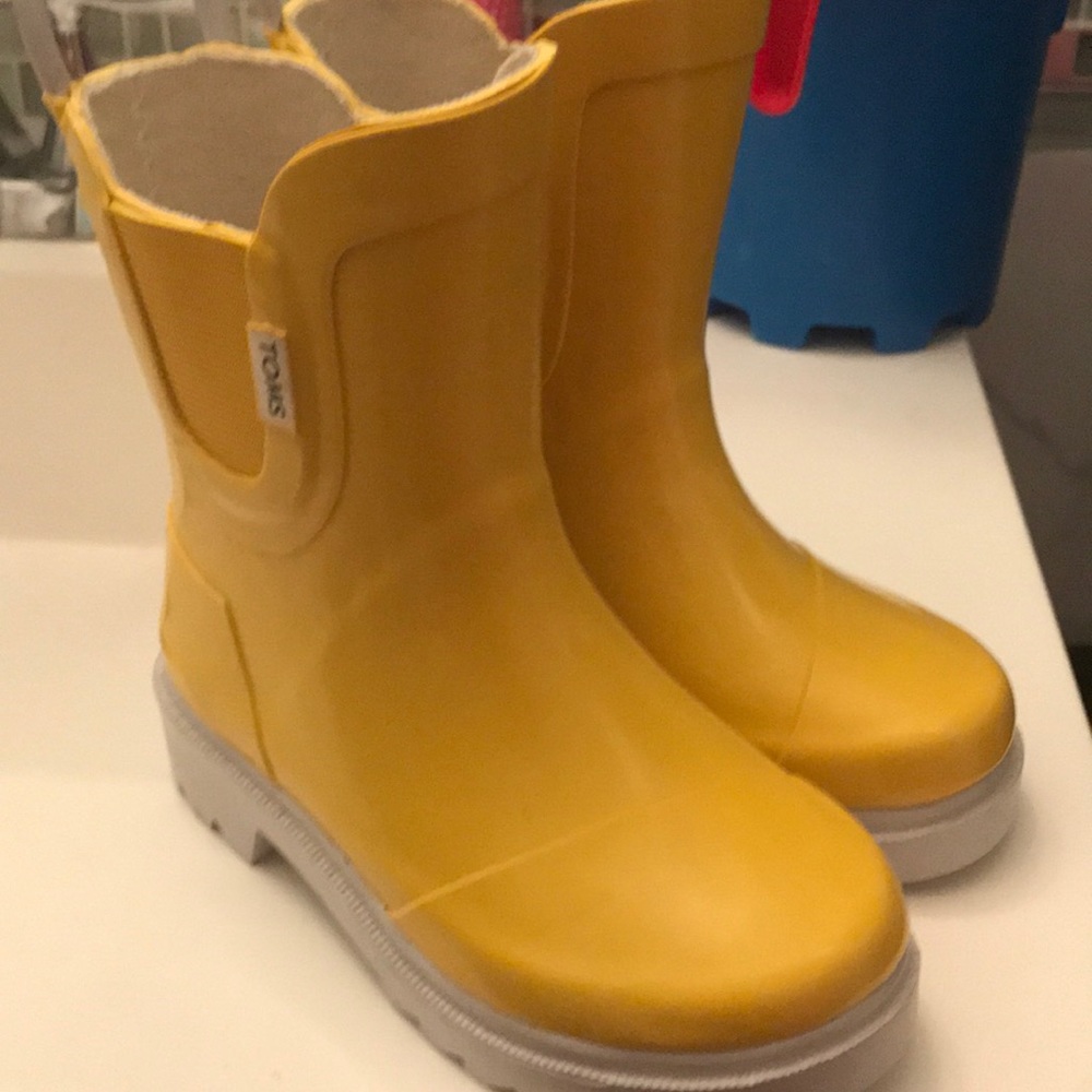 TOMs yellow rain boots size T7