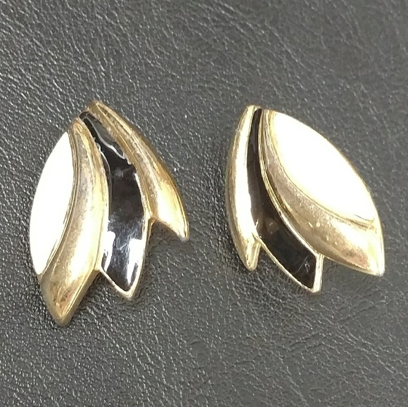 Vintage clip on earrings black & cream enamel - Picture 3 of 5