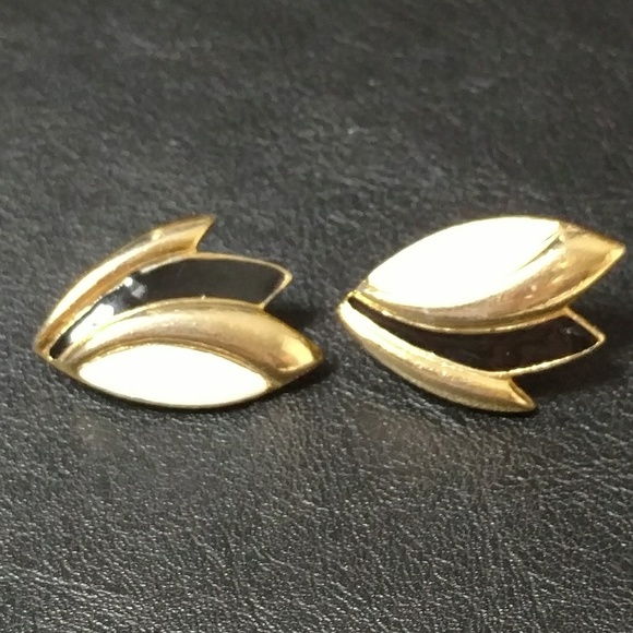 Vintage clip on earrings black & cream enamel - Picture 5 of 5