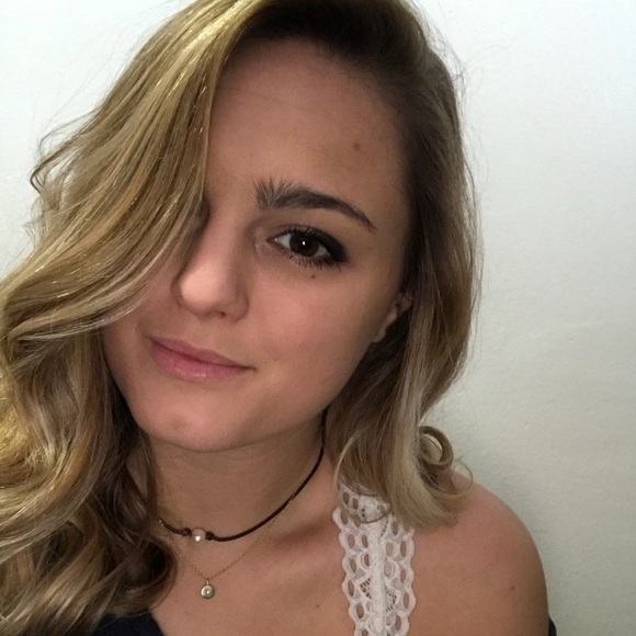 Meet your Posher, Olivia - Picture 1 of 1