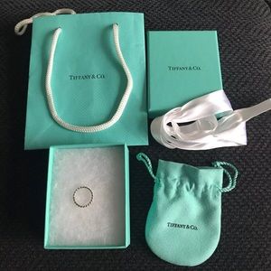 Tiffany’s narrow twist ring