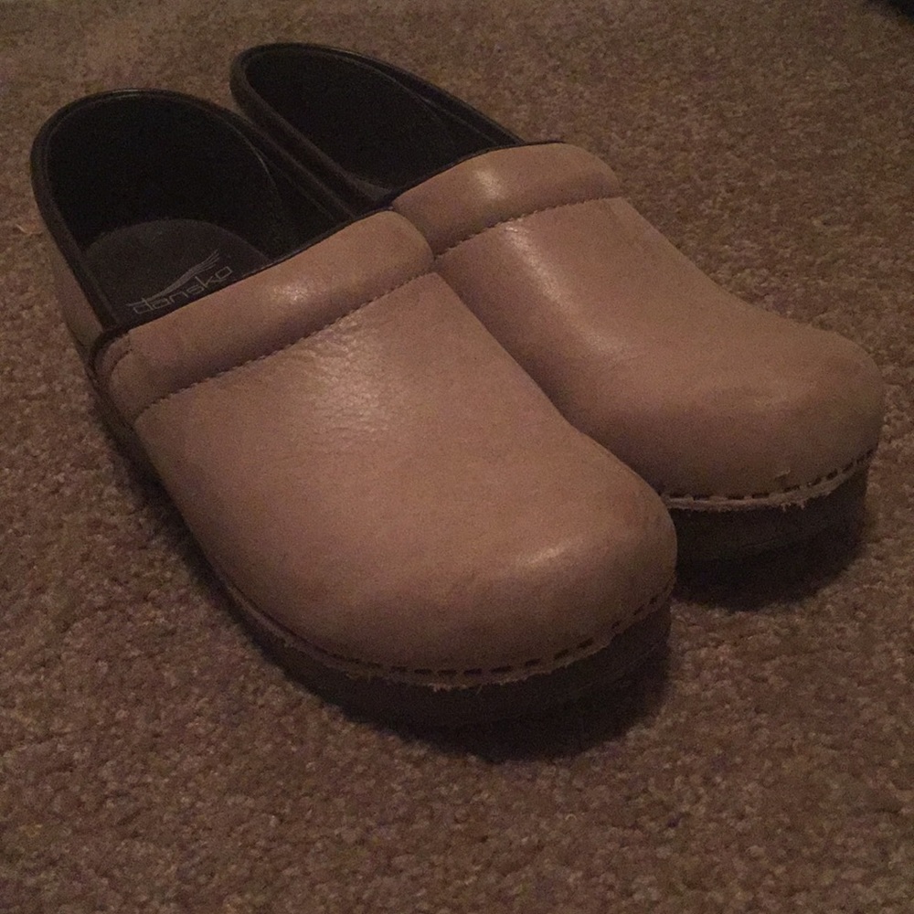 Dansko Pro clogs. Leather.