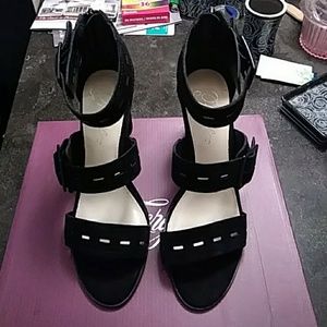 Fergie Strappy Black Heel w\buckles 8.5