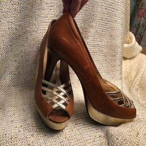Authentic Michael Kors tan leather heels
