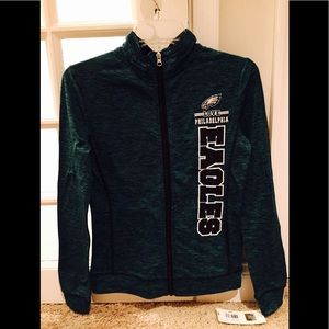 Love Philadelphia Eagles air wear, zip up top.