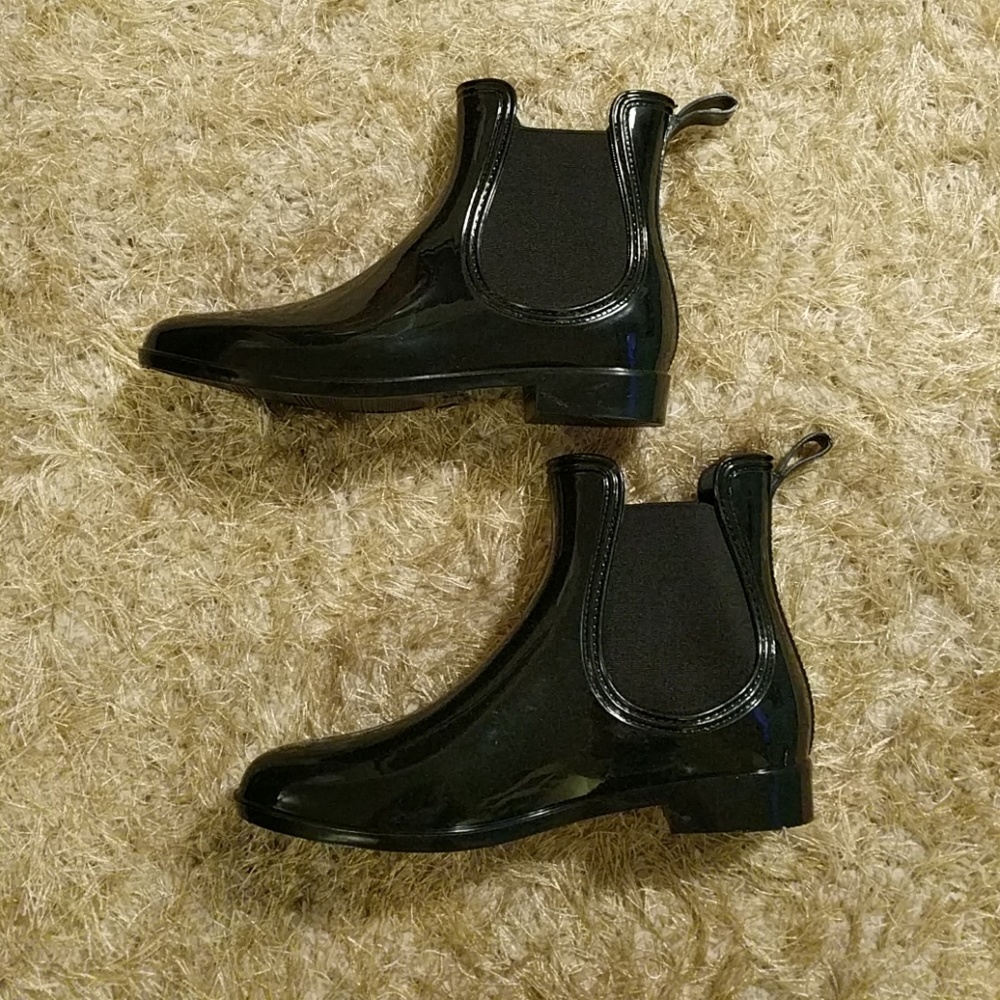 brand new, never worn rubber rain booties
