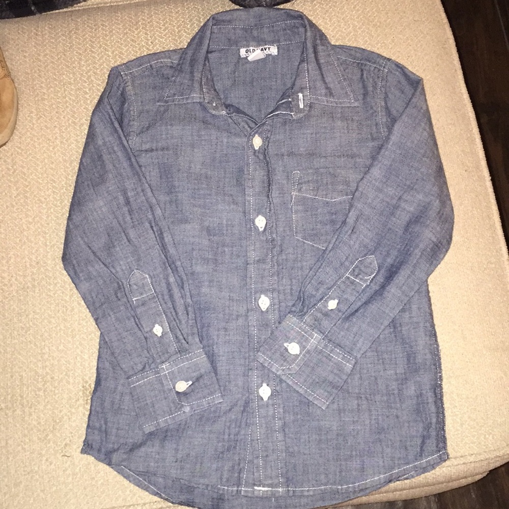 Old Navy Boys Dress Shirt. Excellent condition.