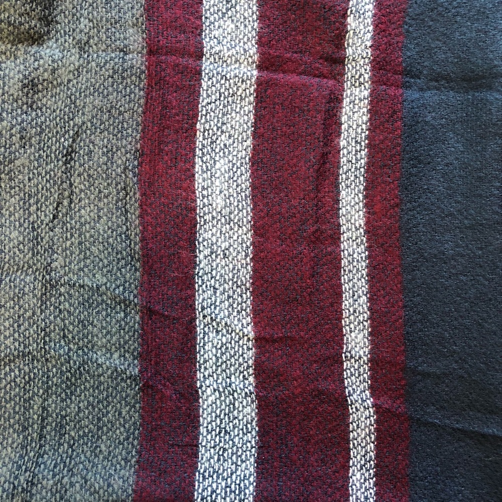 ❌SOLD OUT❌ Charcoal and Berry Blend Blanket Scarf - Picture 3 of 4