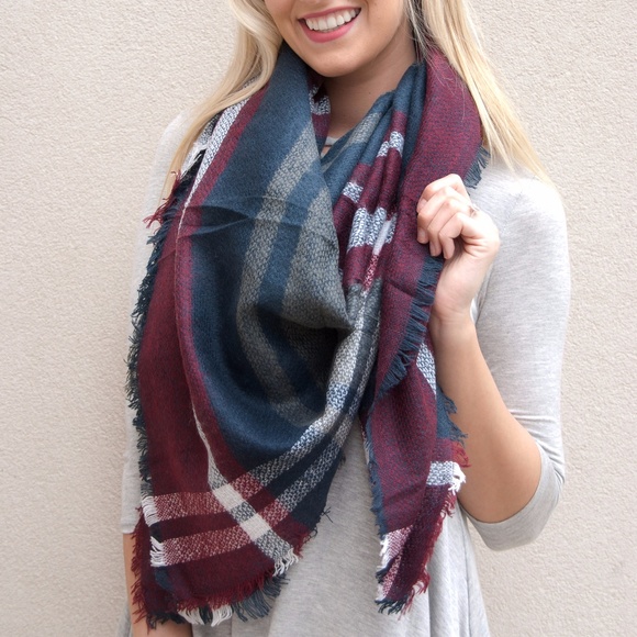 ❌SOLD OUT❌ Charcoal and Berry Blend Blanket Scarf - Picture 2 of 4