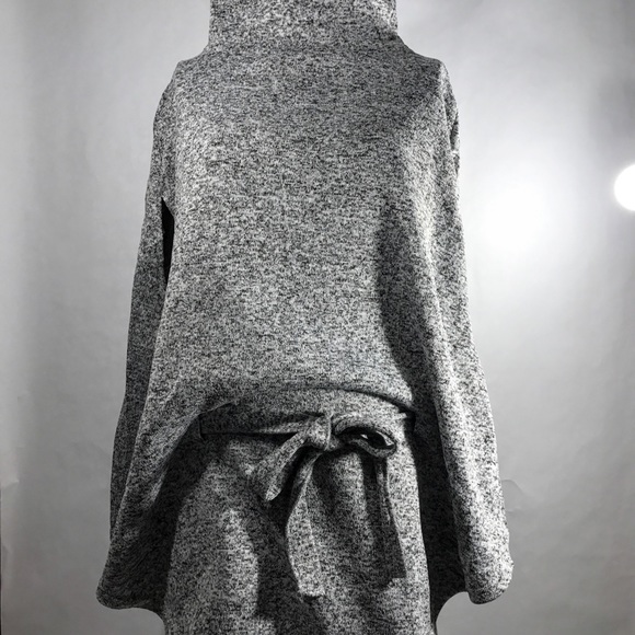 Turtleneck Sweater Cape white with black specks. - Picture 2 of 4