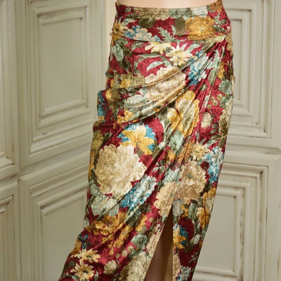 Size S Womens Floral Velvet Sarong Long Skirt - Picture 5 of 8