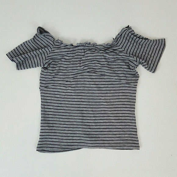 SOLD Grey striped off the shoulder tshirt Small - Picture 5 of 5