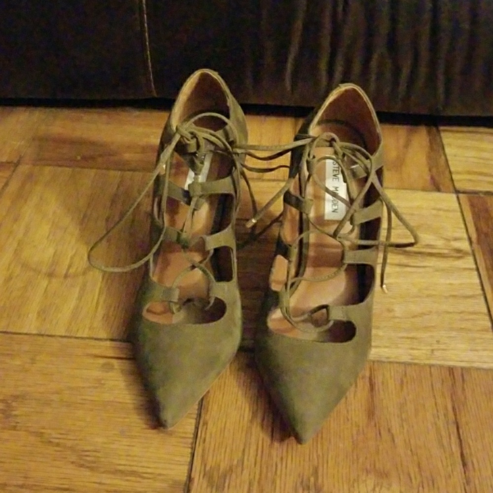 Steve Madden lace up pump